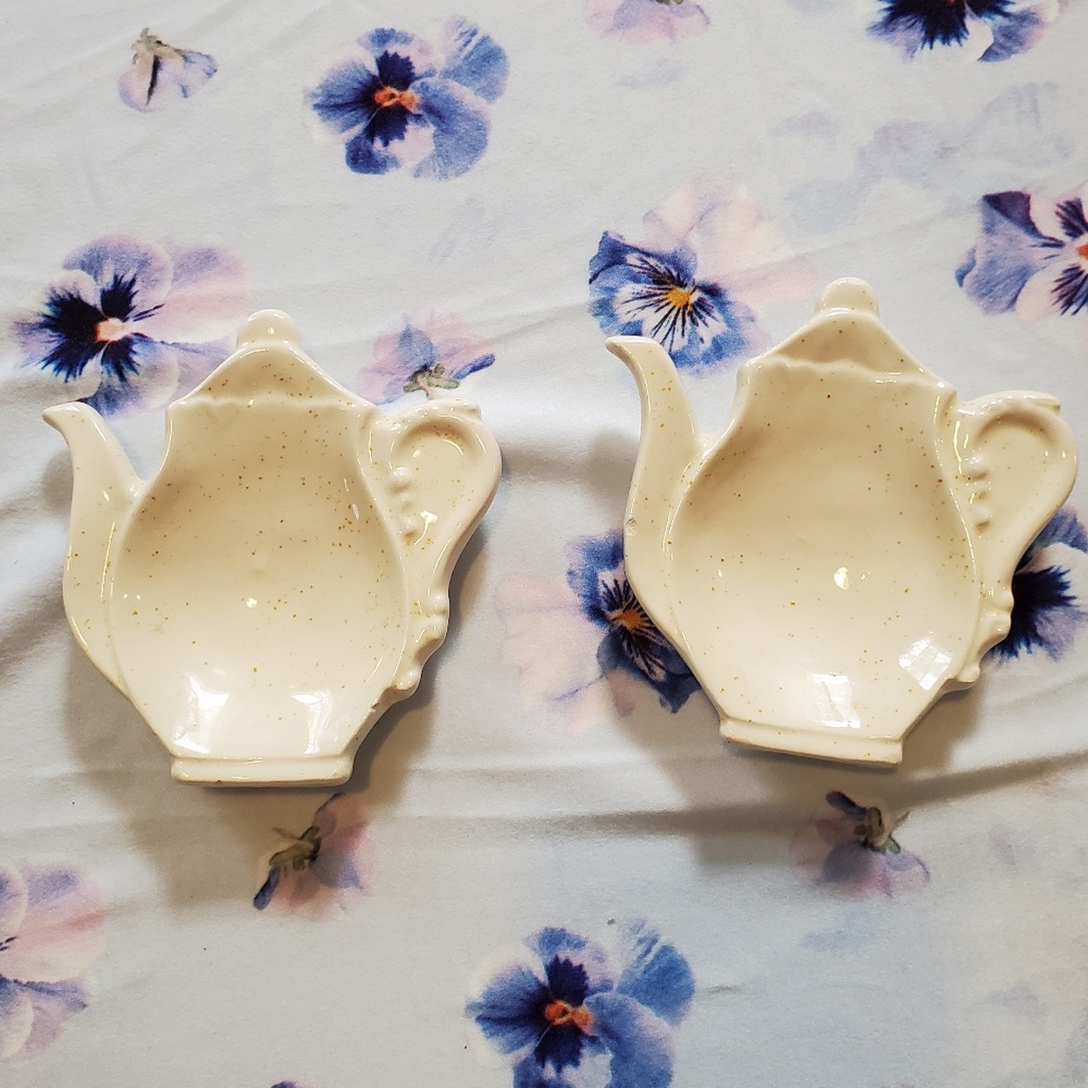 Teapot shaped speckled spoon rests, set of 2, fair condition
